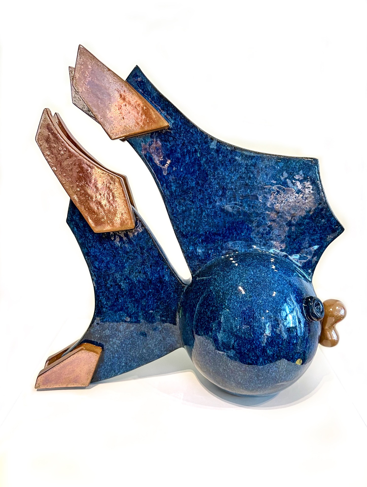 "Sinikultakala" 2025, 37x15x34cm